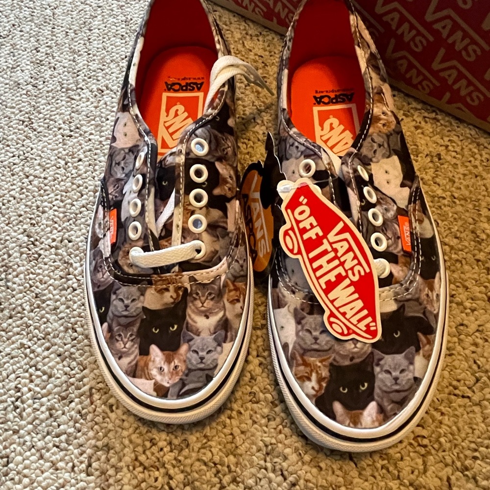 VANS/ASPCA Cat Lace Ups NWT - women’s size 8
